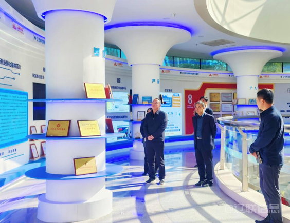 辽阳市委网信办副主任刘庆祥莅临太阳集团2007网站集团调研指导